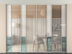 Алюминевая перегородка vntp4_5 Алюминий тёплый серый Четыре стекла. Цвет Алюминий тёплый серый. Материал Алюминий в эмали. Коллекция Перегородка Mosaic внутри проёма скрытое крепление в потолок 4 створки. Картинка.